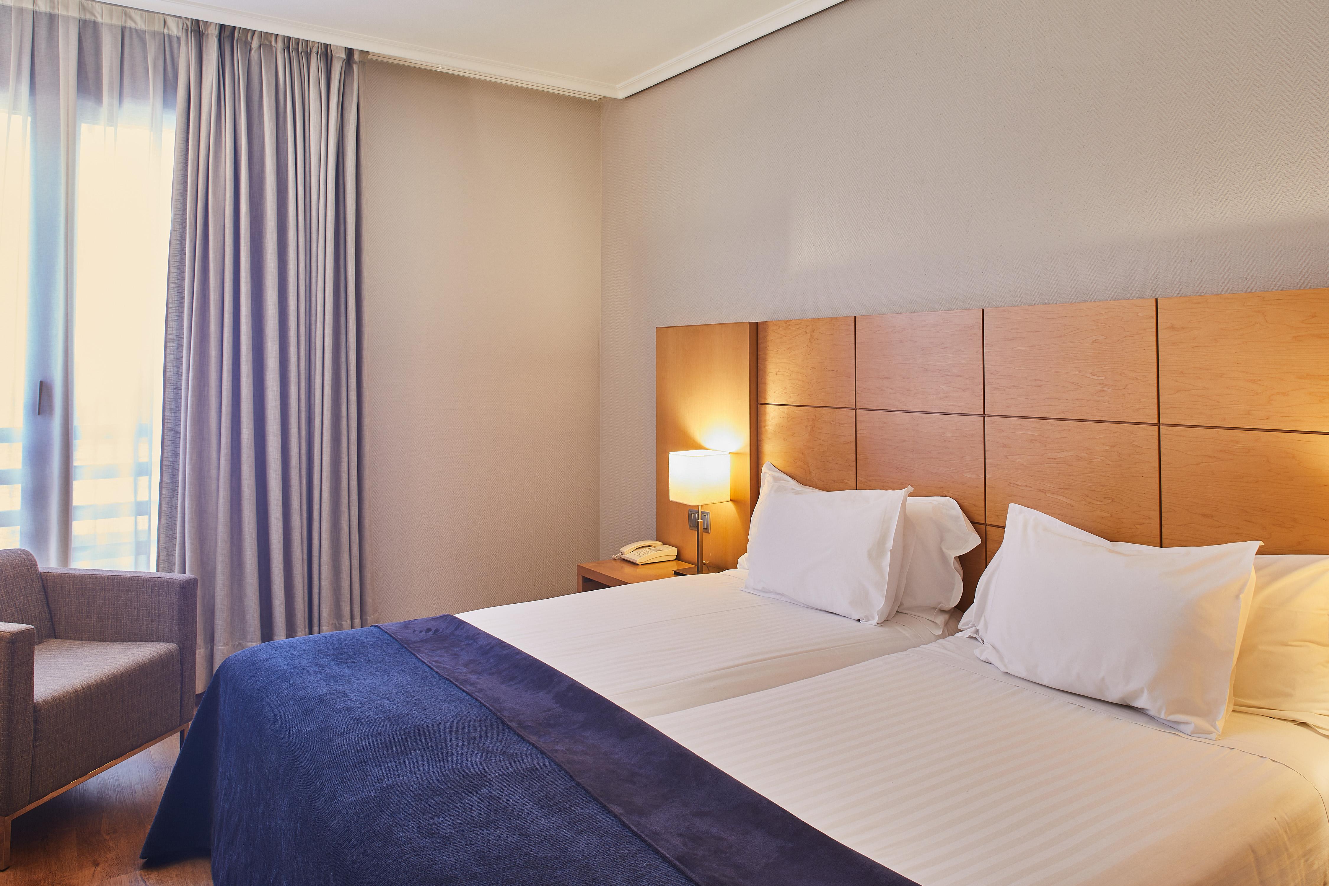 Hotel Silken Ciudad De Vitoria Extérieur photo