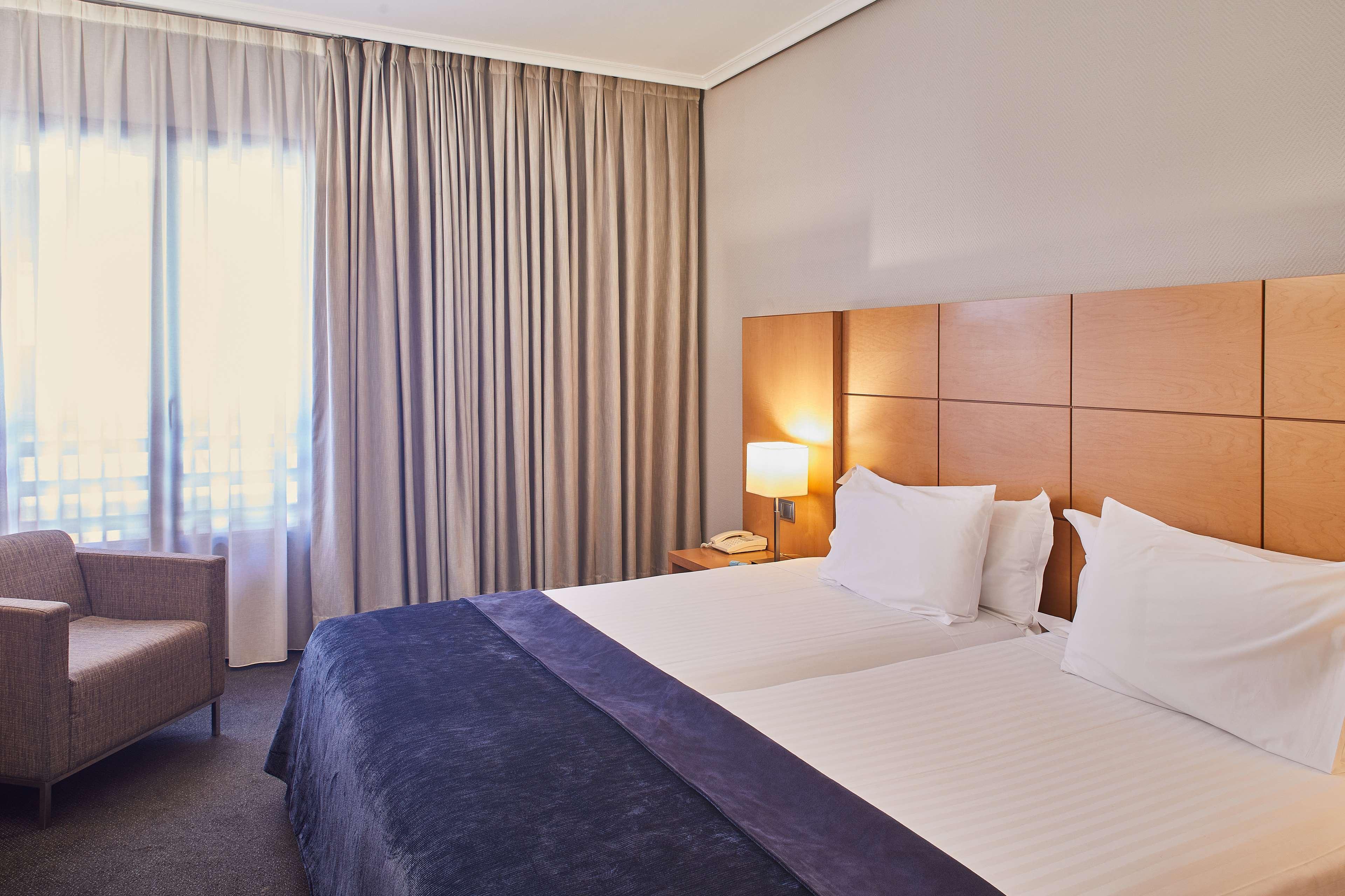 Hotel Silken Ciudad De Vitoria Extérieur photo
